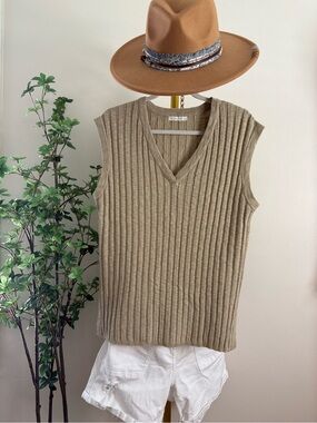 Sage Ribbed V-Neck Sleeveless Knit Top in Taupe new BE COOL COTTON VISCOSE